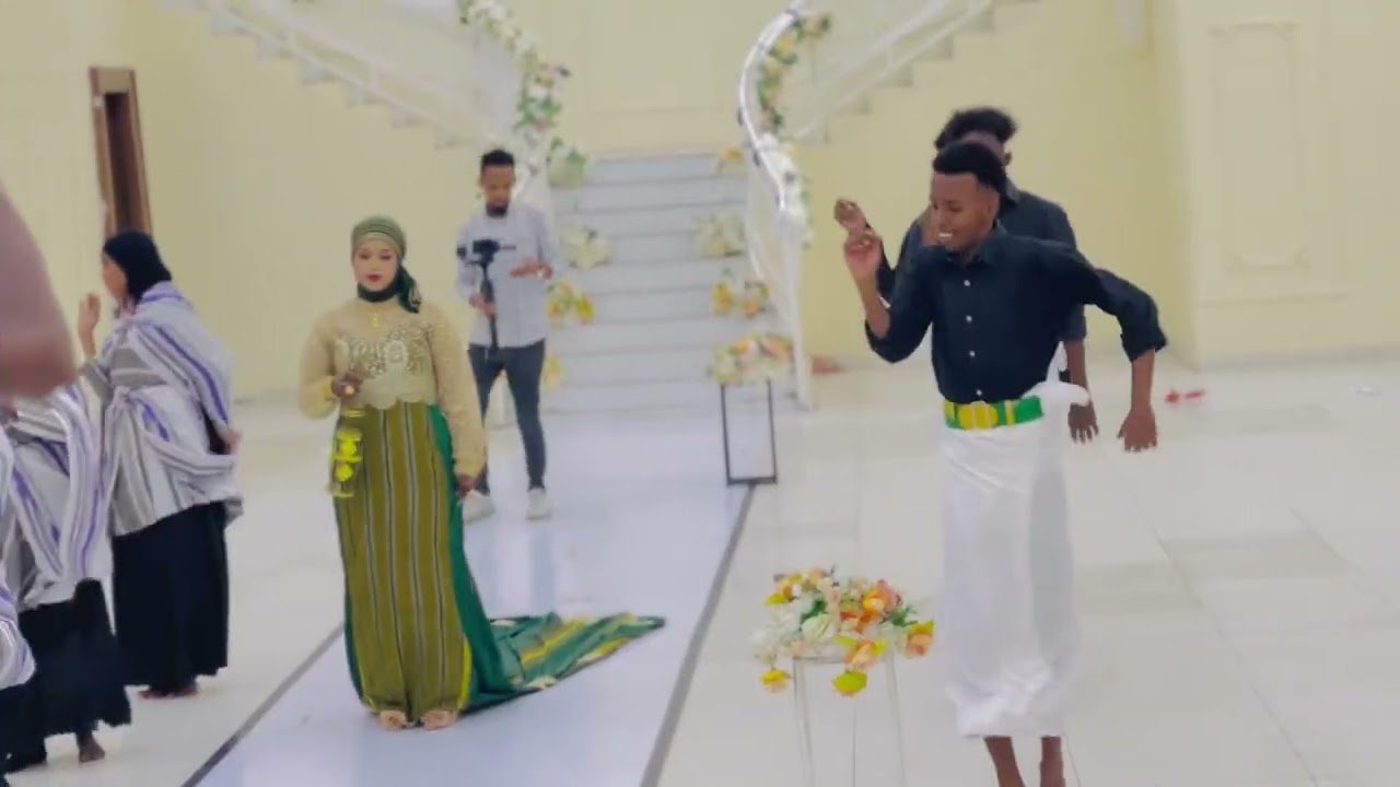 Hees Aroos oo shidan subscribe saar yutubka ilke taabo mhd sanid wll