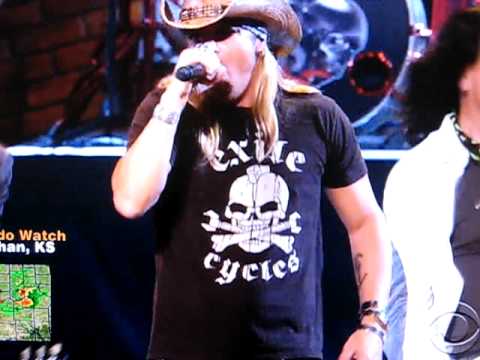 Bret Michaels gets laid out by a stage back drop at the 2009 Tony awards. www.cabinetgiant.com