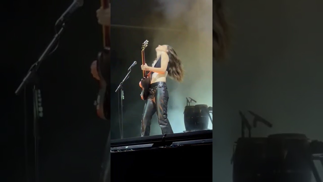 Danielle Haim solo guitar 