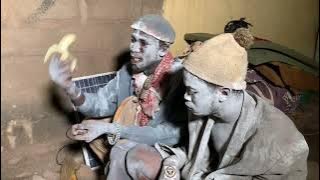 Le Fou Woroli et son fils Khassa en sountiguè c'est pas facile