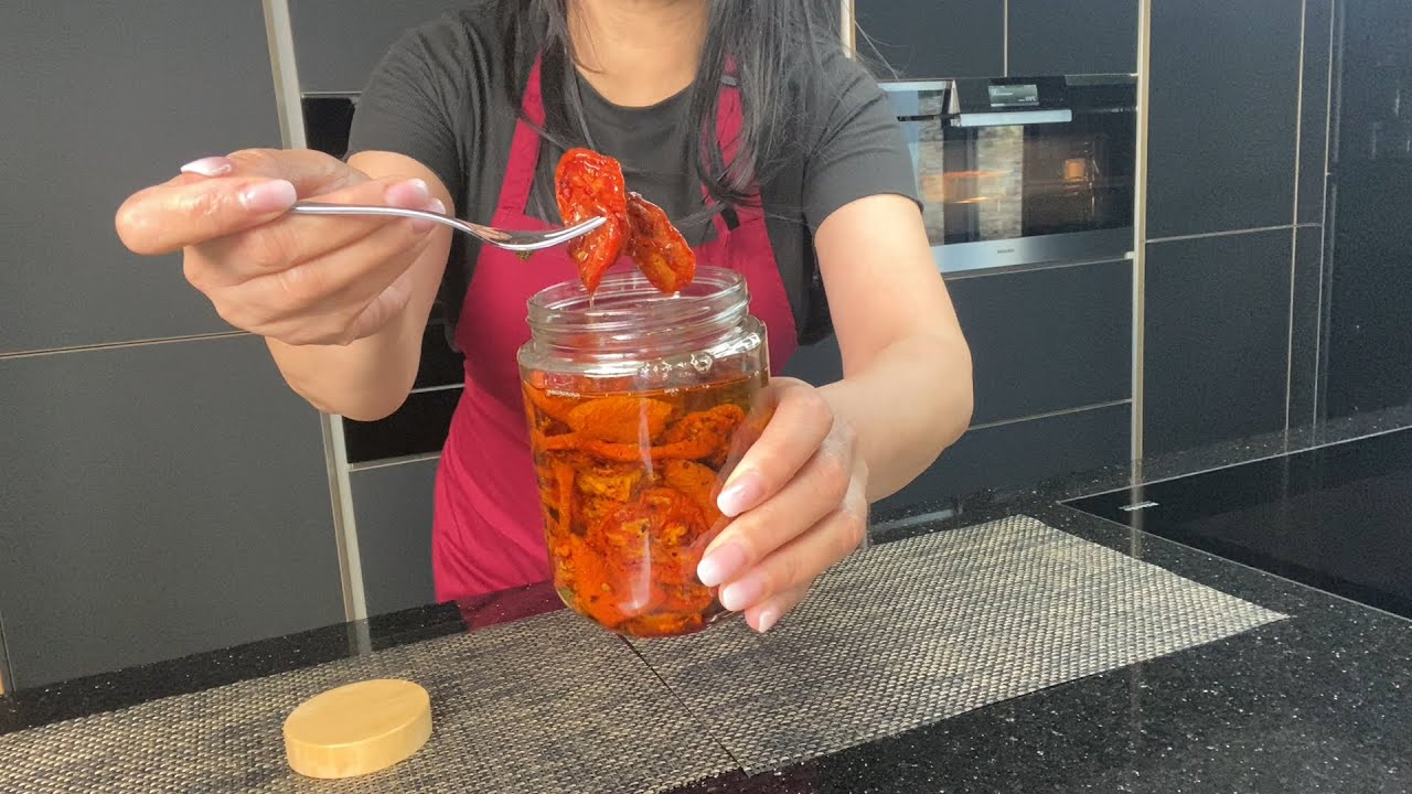 طريقة عمل الطماطم المجففة في الفرن بكل سهولة  