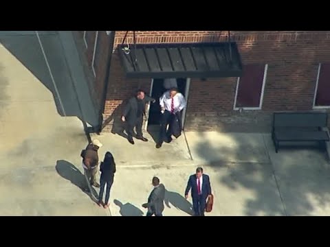 Rudy Giuliani leaves A 2nd Chance Bail Bonds in Atlanta - YouTube