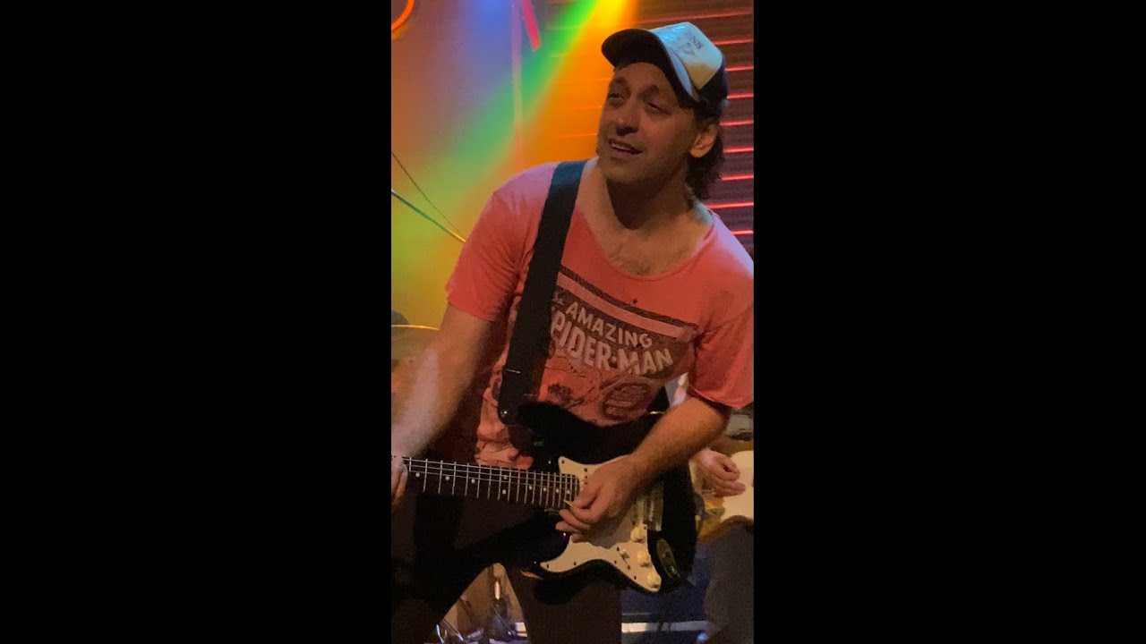 Duman - Elleri Ellerime Batuhan Mutlugil Solo 2021 Konser ( Kocaeli Hayal Kahvesi) 4K