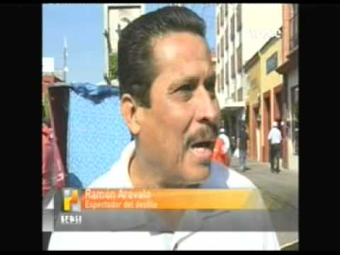 20mil participan en desfile del 1 de mayo - YouTube