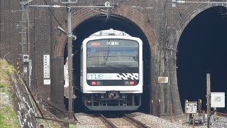 現役最古の鉄道トンネルを通過する209系「MUE-Train」試運転