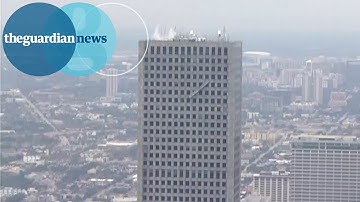 Window cleaners rescued from 75-storey building in Houston