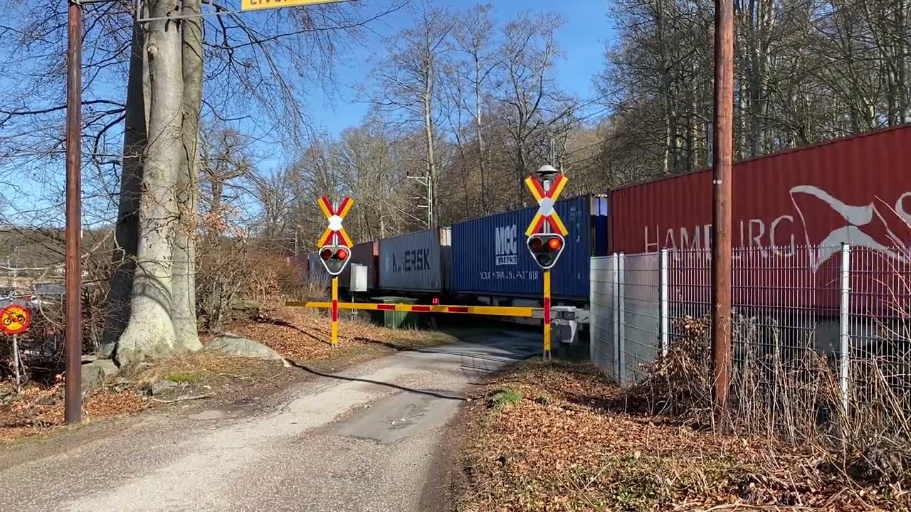 Järnvägsövergång Valjevikens Camping / Swedish railroad crossing