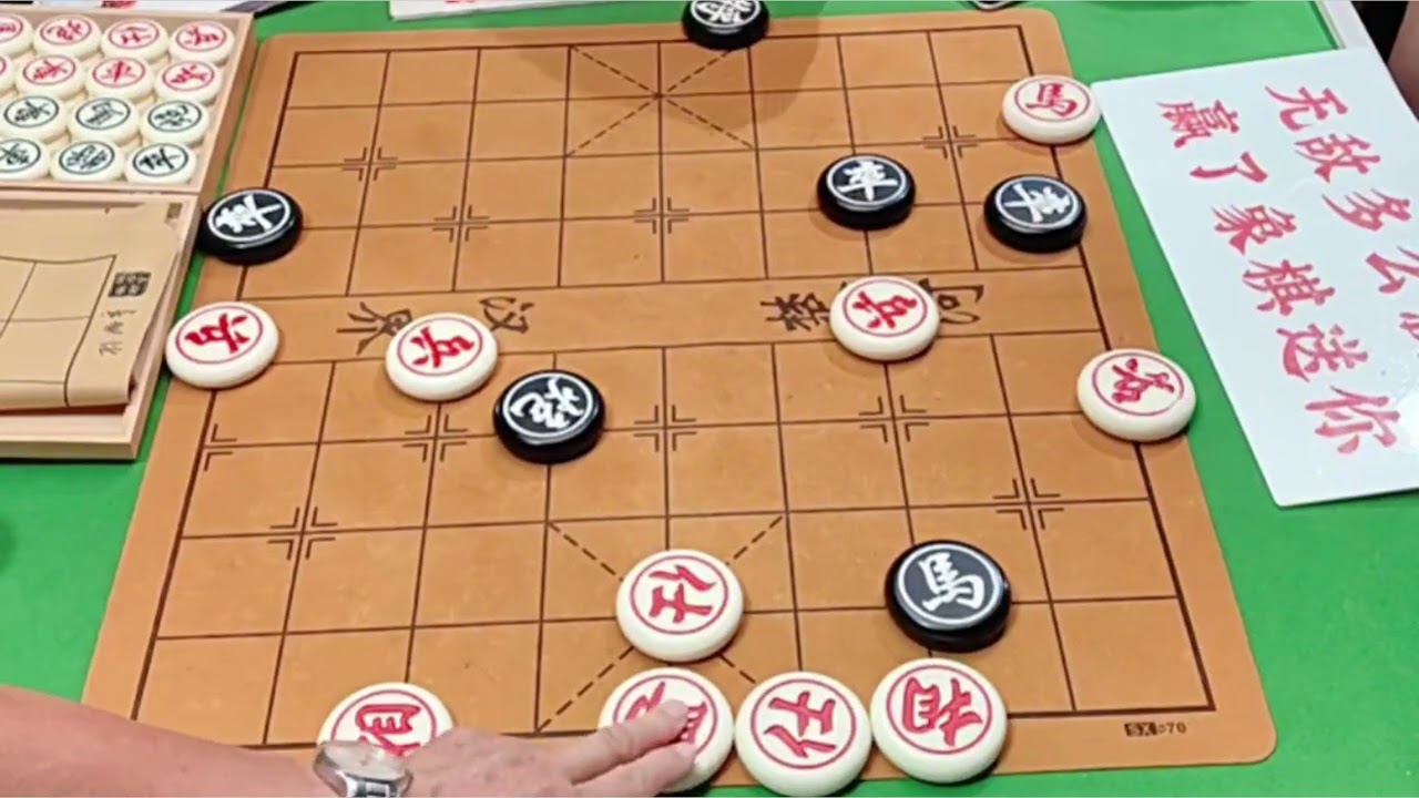 象棋大师孙浩宇扬言砍公园棋王太容易不料被偷袭，棋友：还嚣张吗