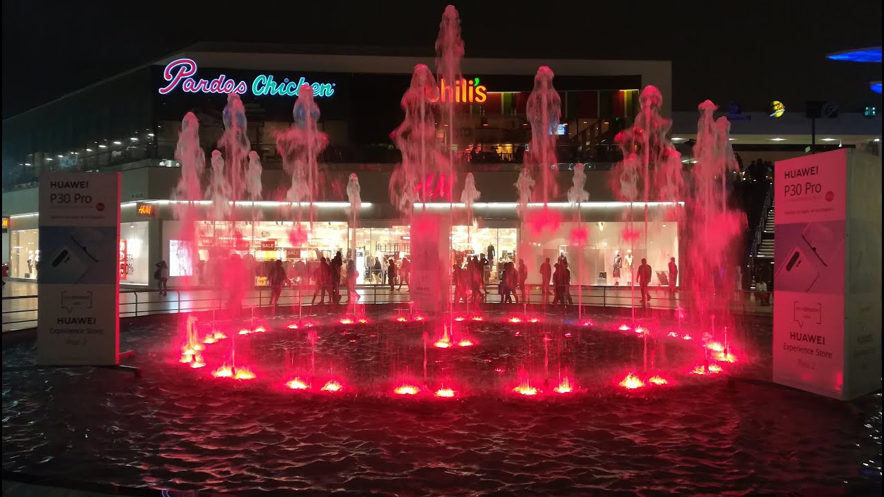 Asombrosa Pileta de Agua de Colores con Luces en Mega Plaza
