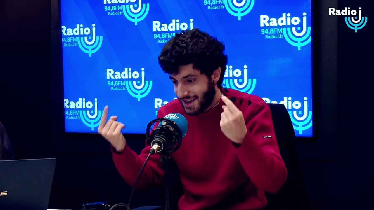 Hadrien Brachet et JeanLoup Adenor, journalistes à Marianne, au micro