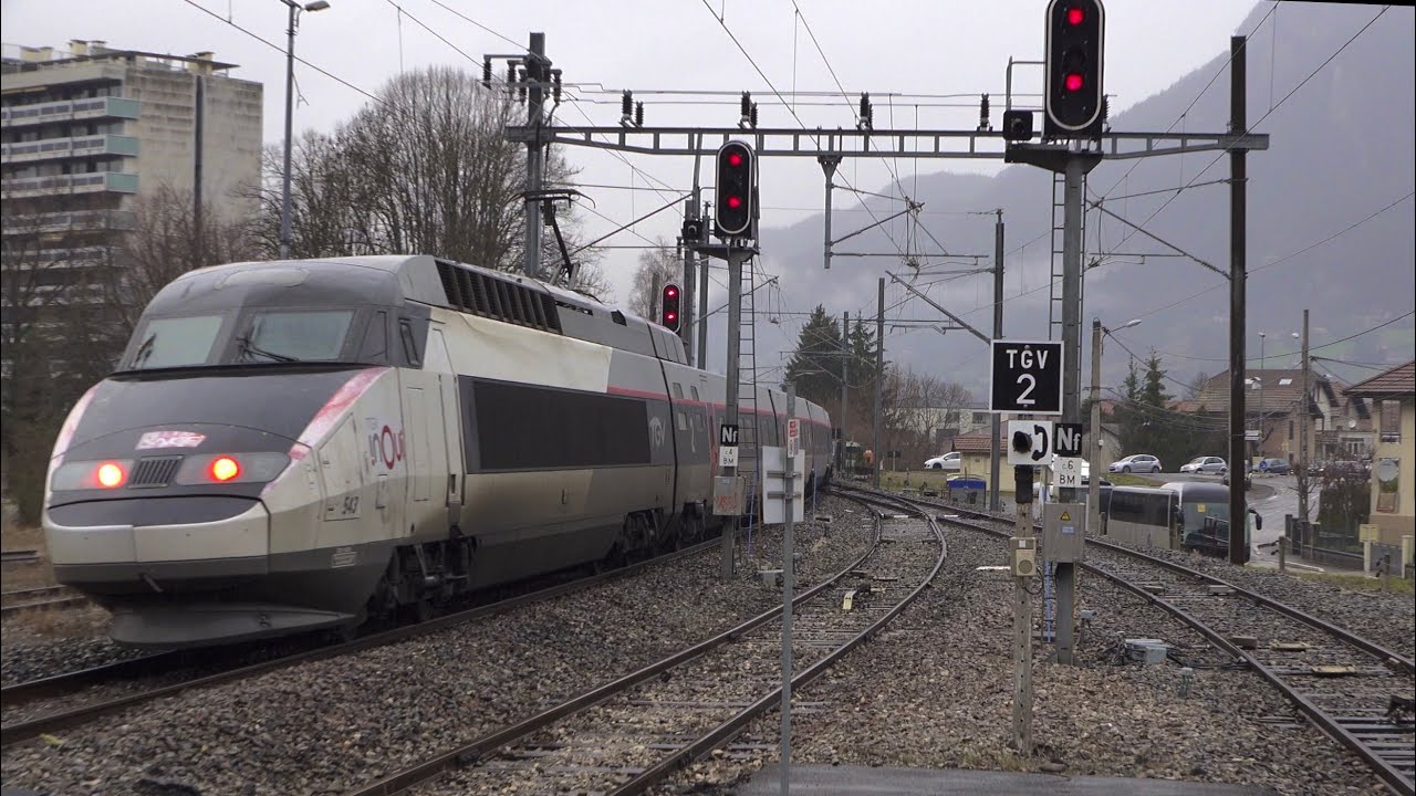 🇫🇷 Французский скоростной поезд TGV отправляется со станции Cluses