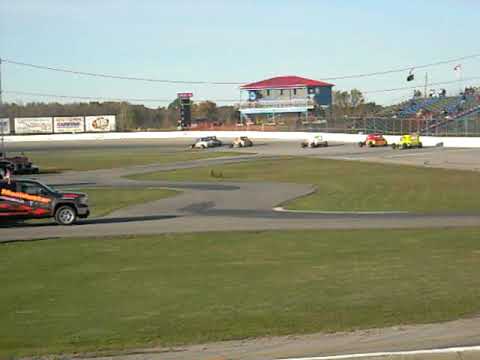 CVM Heat race #0 Phil Shaw Oktoberfest Flamboro Speedway October 17, 2009