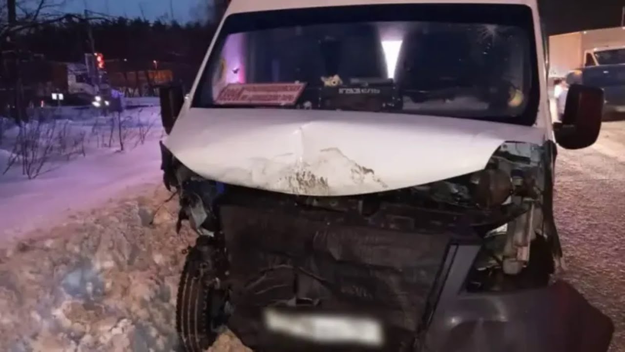 Семь человек пострадали в ДТП с грузовиком и маршруткой в Подмосковье