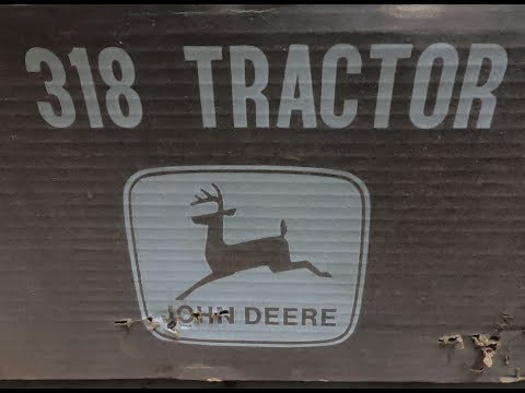 Βίντεο: Πώς μπορώ να πω ποια χρονιά είναι το John Deere 318 μου;