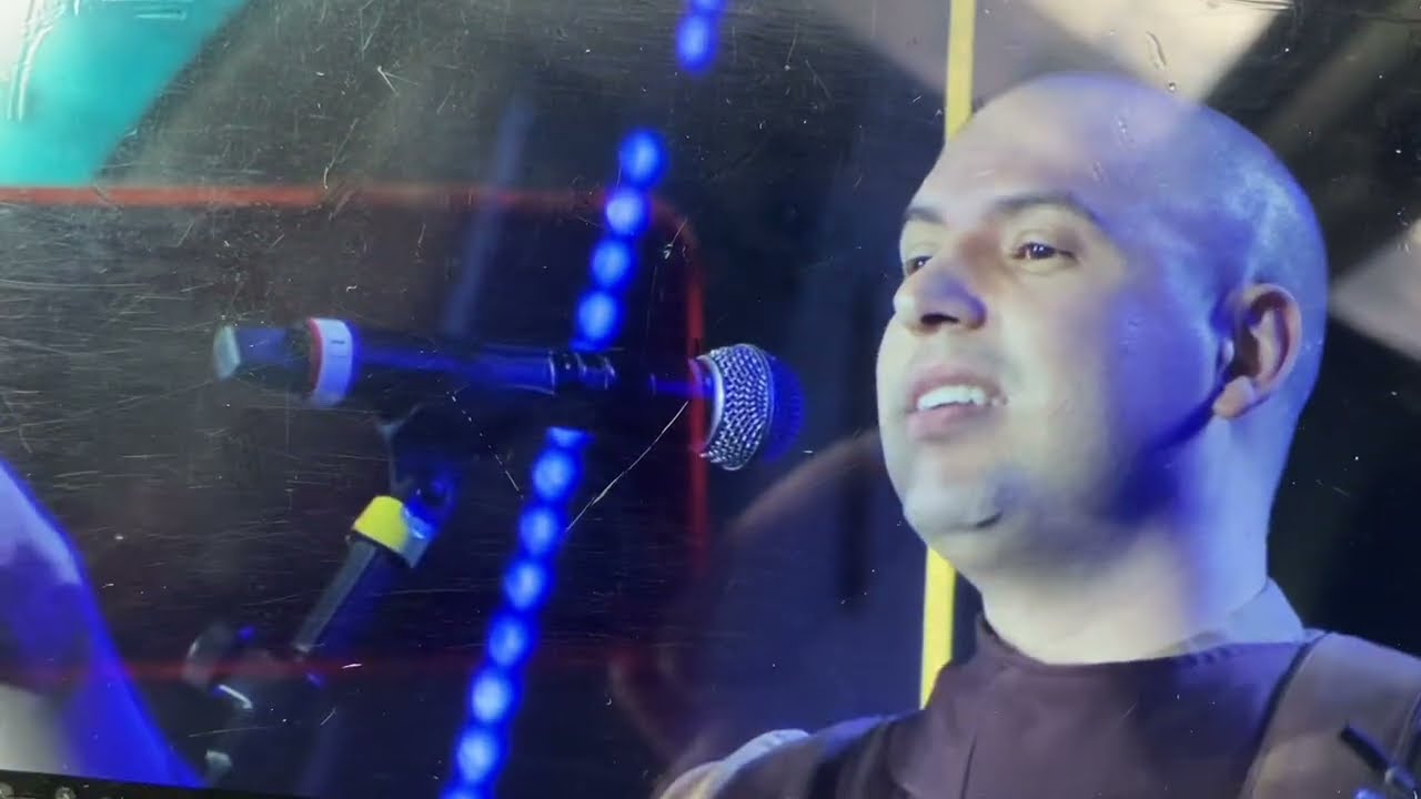 Show do Frei Gilson em Barretos e a benção às famílias (Eu e minha casa serviremos ao Senhor).