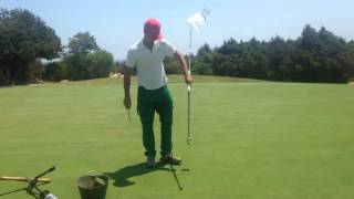 Cambio buca sul green in campo da golf