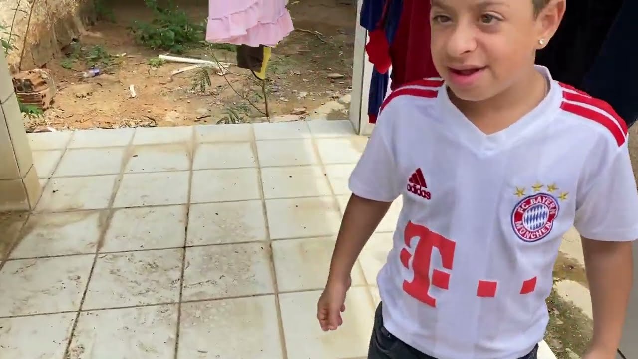 LUQUINHAS ANÃO PEIDOU  NA CARA DO REI DAS SERPENTES KKKKKKKK