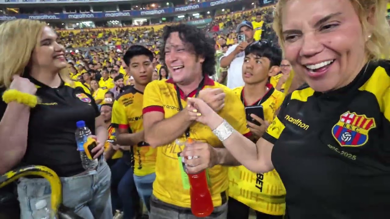 Con la Hinchada de Barcelona y Tremendas Peladotas