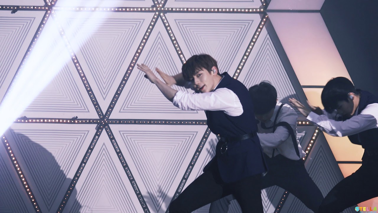 180821 Wanna One(워너원) 황민현(Minhyun) - 켜줘(Light) - Gmarket Smile Concert