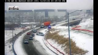 Live traffic camera from KC as vehicles crash in snow! 