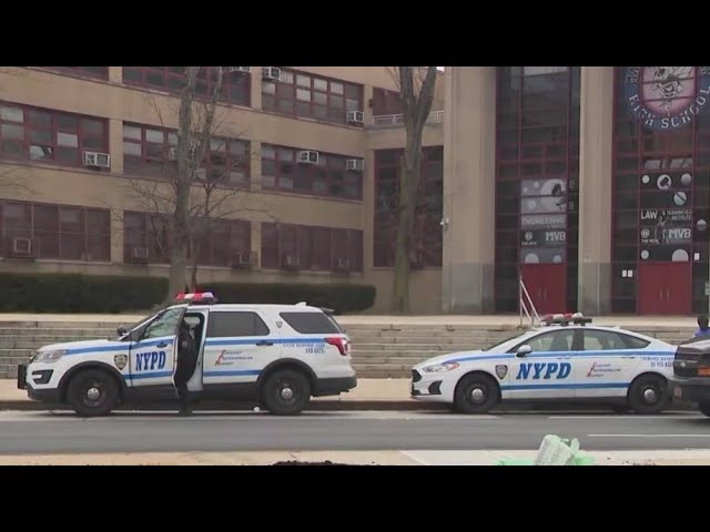 2 Students Stabbed At High School In Queens Nypd