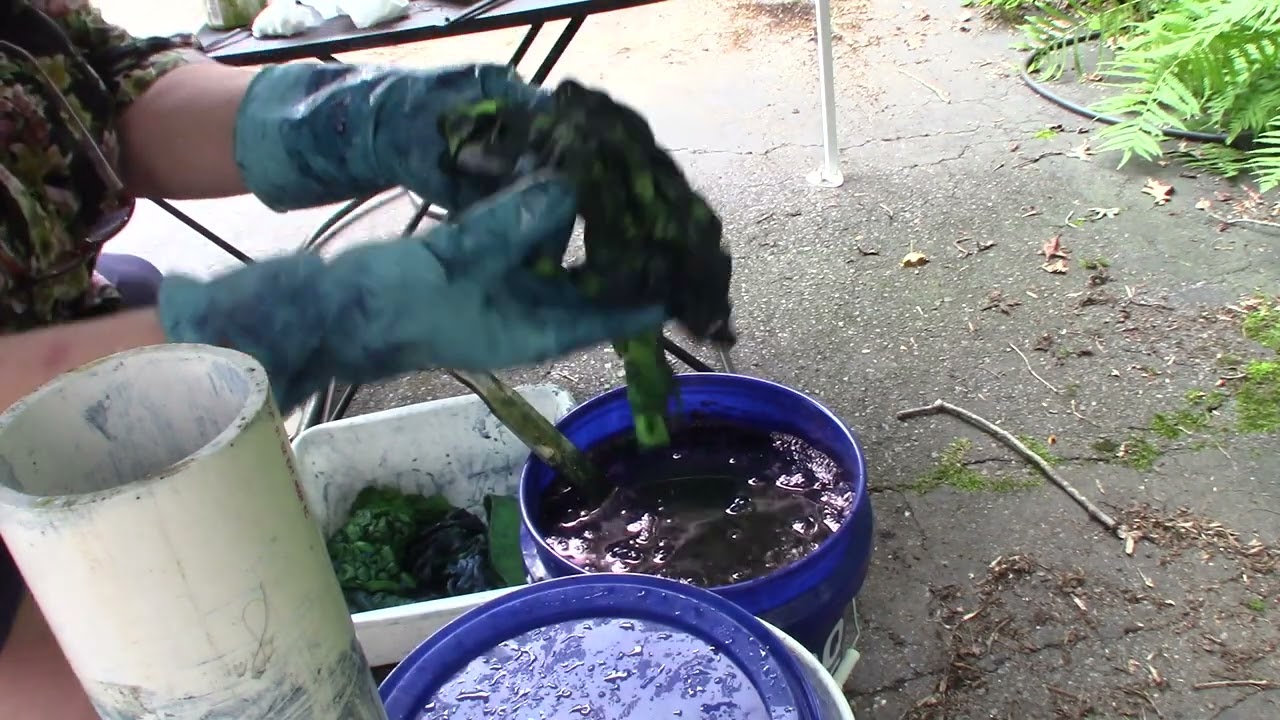 Indigo Fabric Dyeing at Our Time To Quilt  How to make an easy Indigo Vat & Great Fabric Resists!