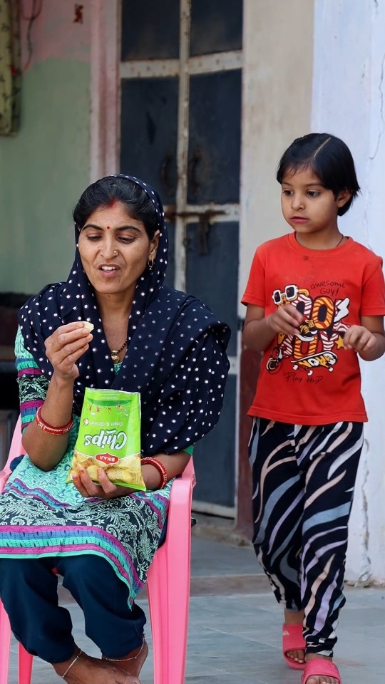 ye chips mera hai ?? mansi ne kyu mara #shorts #funnyvideo #prank #viralvideo
