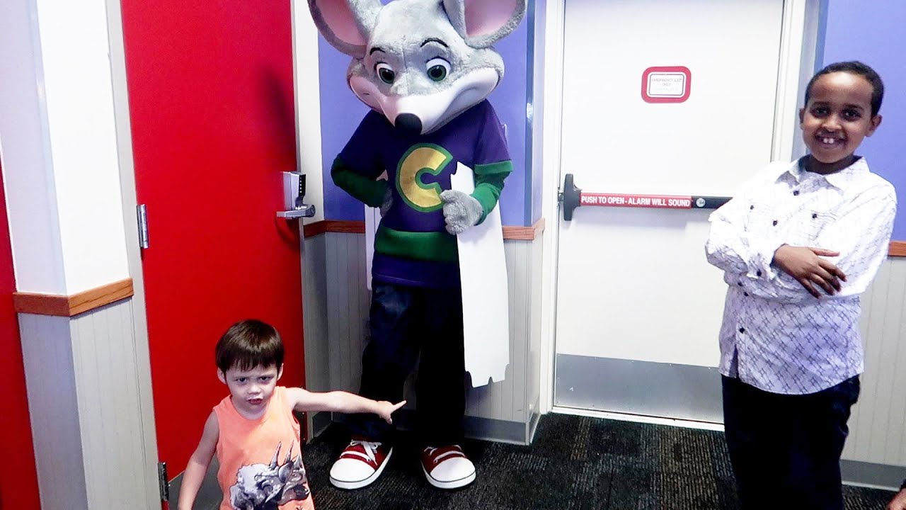 Chuck E Cheese🐭 LOL 😆 😂 What just happened