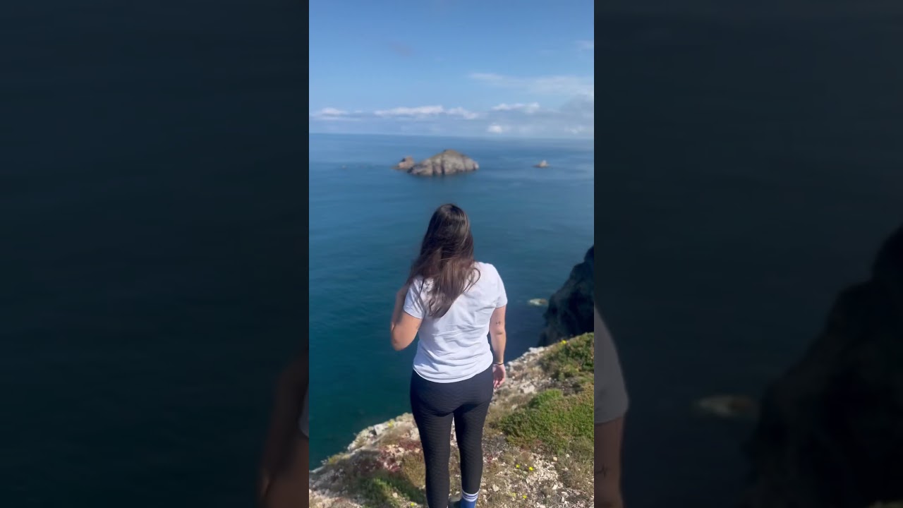Corremos en un acantilado al borde del mar Cantábrico #asturias #aventura #senderismo #paisaje