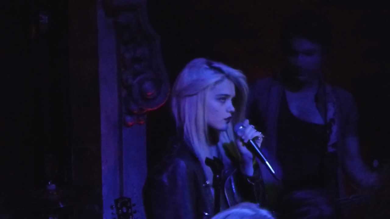 Sky Ferreira - Everything Is Embarrassing LIVE HD (2012) Hollywood Bardot