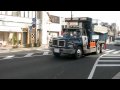 ボンネットタイプのダンプカー 国道2号線