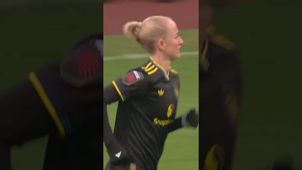 LEA SCHÜLLER debut for the reds🔴 