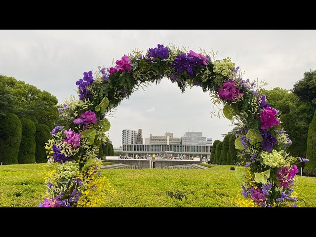 村上隆 花畑の中の楽園 / Paradise in a Flower Field Paradise in a Flower Field– Takaoka Art