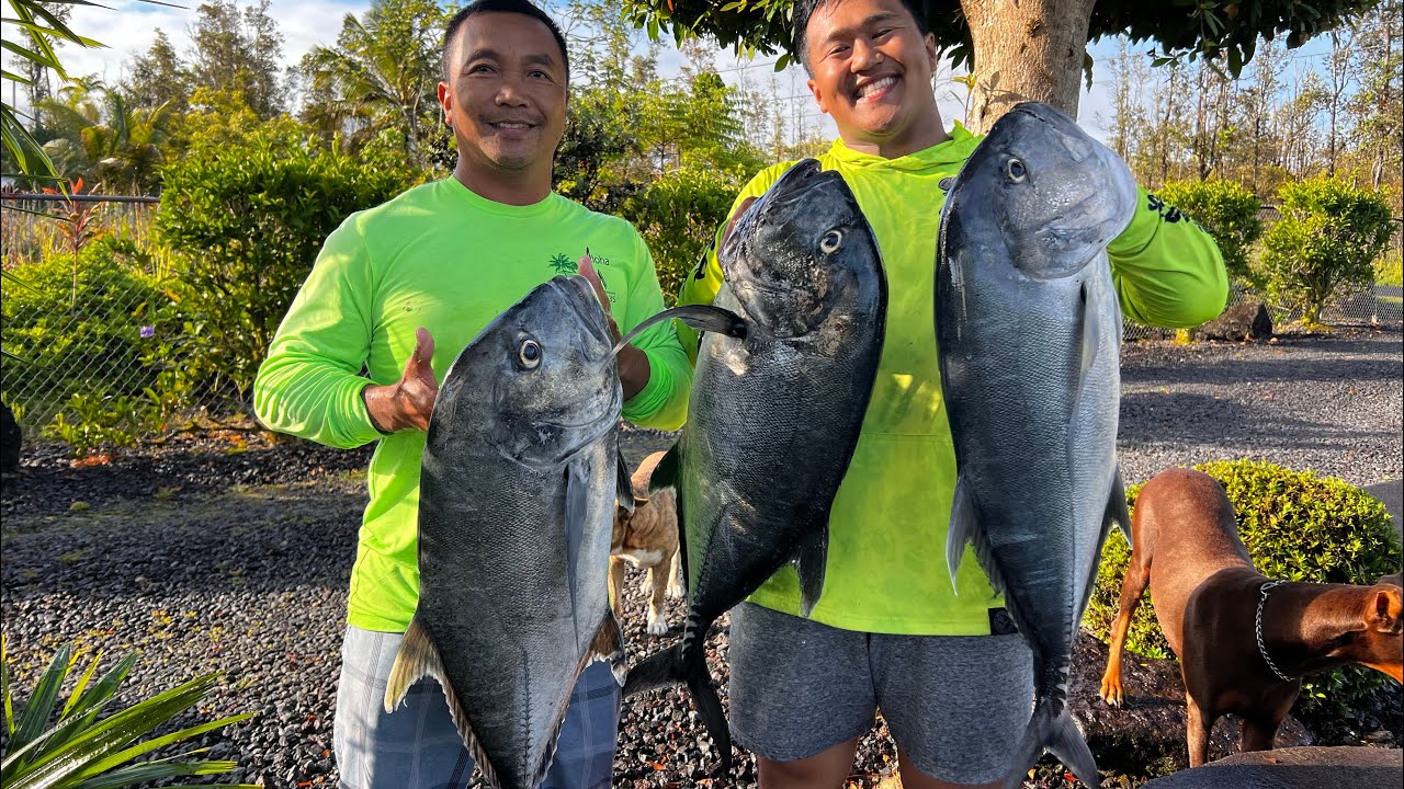 We Finally Got Our GT (Giant Trevally) BACK TO BACK HOOKUP ! Hawaii Plugging