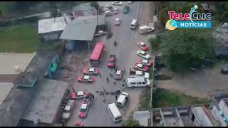 Taxistas bloquean carretera en Platón Sánchez