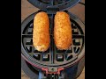 チーズホットドッグをワッフルメーカーに入れました!!!!