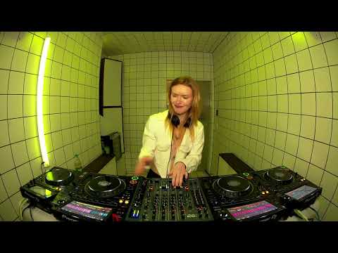 Razzle Dazzler | HÖR - April 24 / 2024