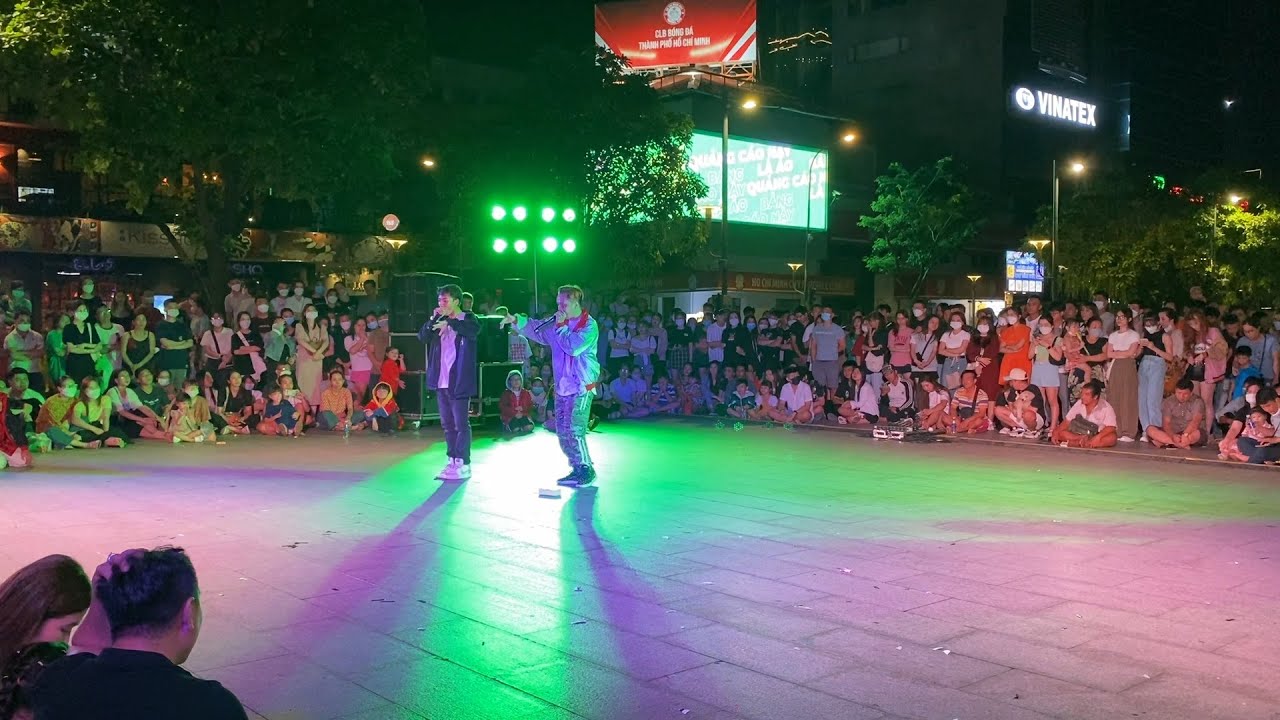[MaX] - Nguyen Hue Walking Street - Beatbox TagTeam