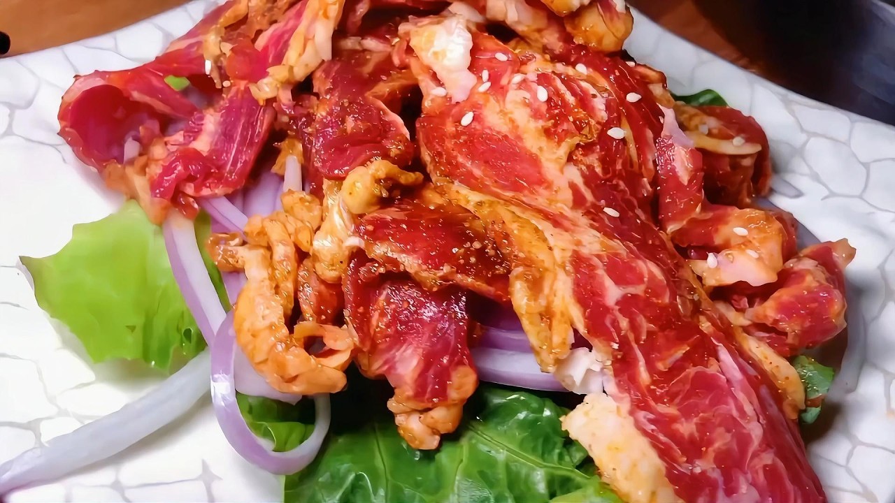 東北魂牽 酸菜五花肉不離#美味炫起來 ## 大口吃肉的感覺真好 ## 東北經典美食 ## 家鄉的味道 #DeliciousFoodTime