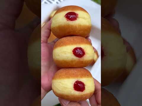 Resep Donat Bomboloni Dengan Secangkir Tepung. Bikin selai strawberry sendiri