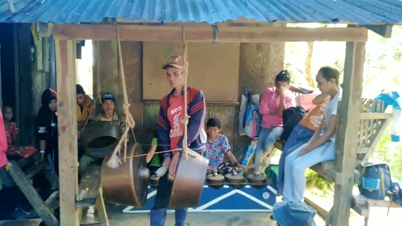 Pinilit ko silang mag-agung