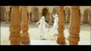 Jodhaa Akbar - Aishwarya Rais Sword Fight With Sonu Sood Hq