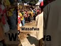 Wasafwa wakipata burudani ya ngoma za asili