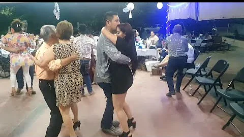 Idaly y Pedrito bailando al ritmo de Musical Milagro