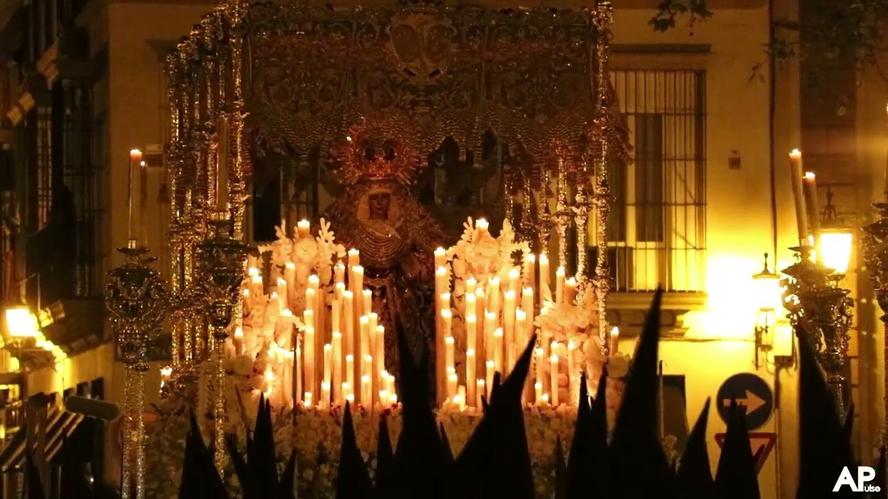 Histórico: La Esperanza de Triana en la Magdalena haciendo un giro de 360 grados | Semana Santa 2022