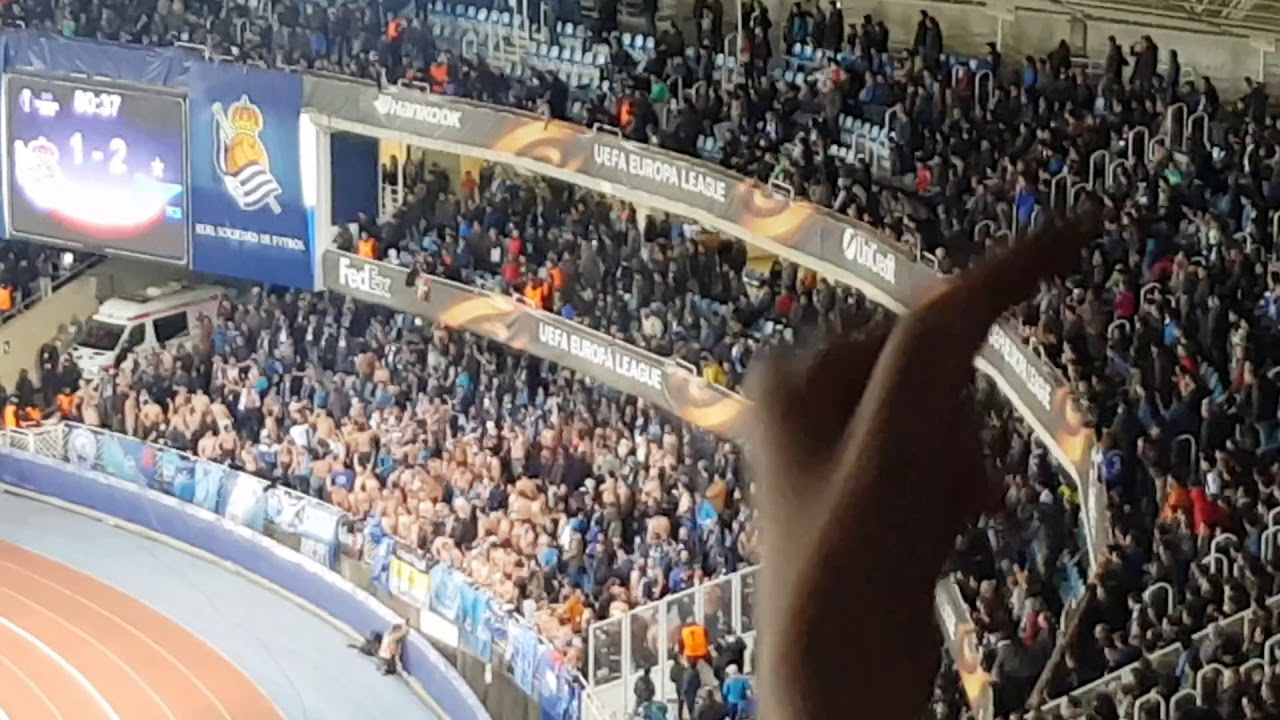 Fans ridiculos del Zenit en Anoeta, hijos de puta Real ...