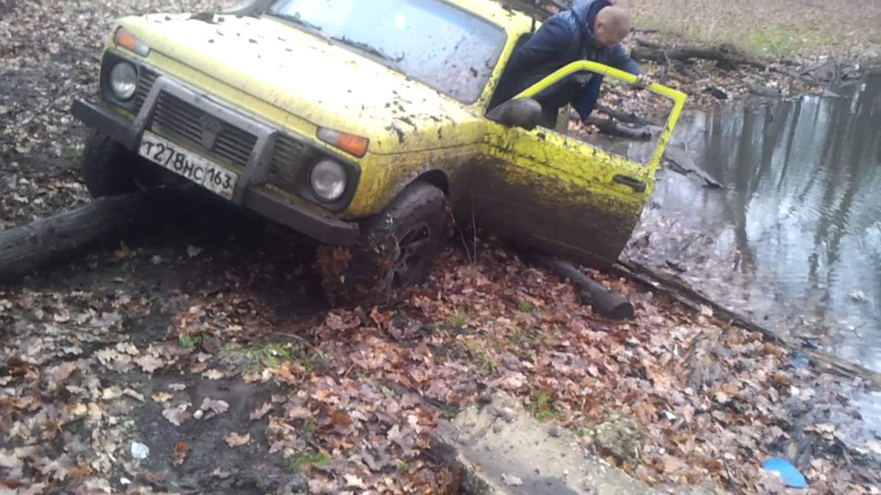 Нива на плохой дороге