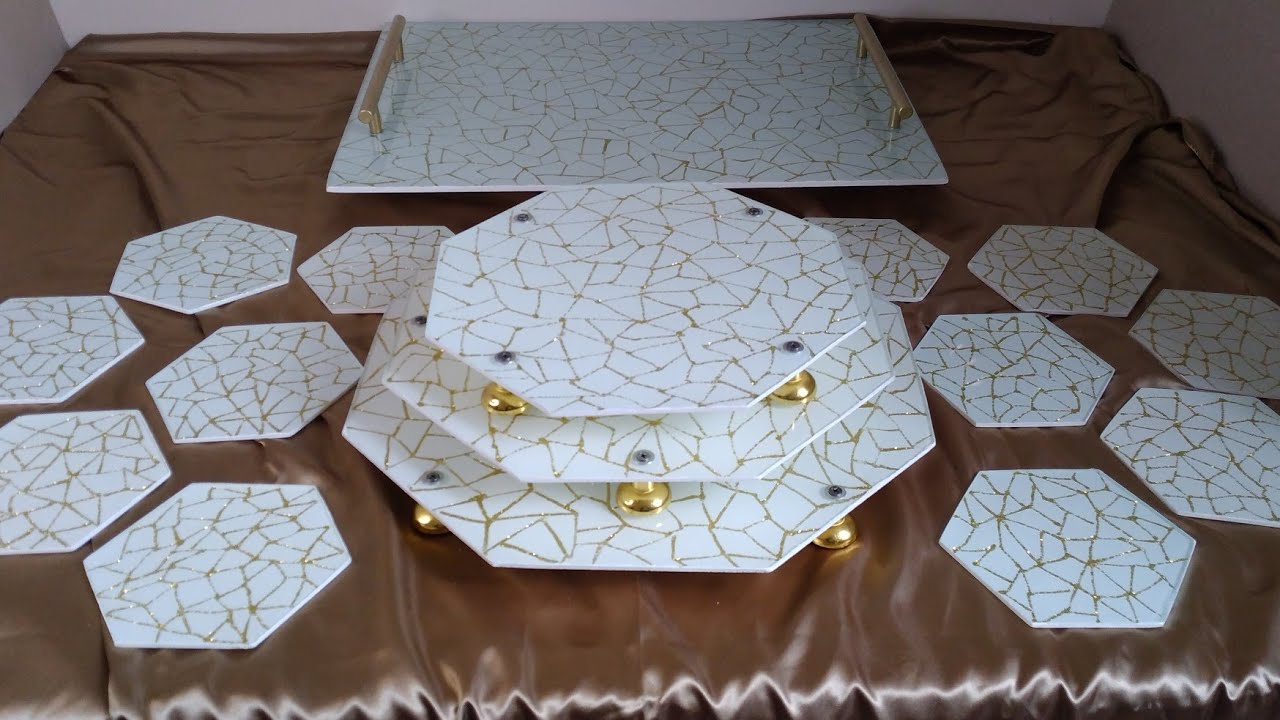 مجموعة من بلاطو زجاج رخامي باللون الذهبي و الأبيض للمناسبات و الأعياد👍👍