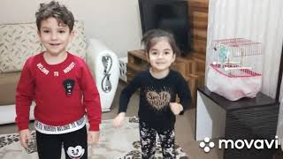Prenses Nehir Ve Prens Çağan Ege Deve Cüce Oynuyorlar
