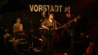 Laura & The Comrats Live - Rise